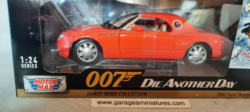FORD THUNDERBIRD 2002 DIE ANOTHER DAY MOTORMAX 79853 ECHELLE AU 1/24